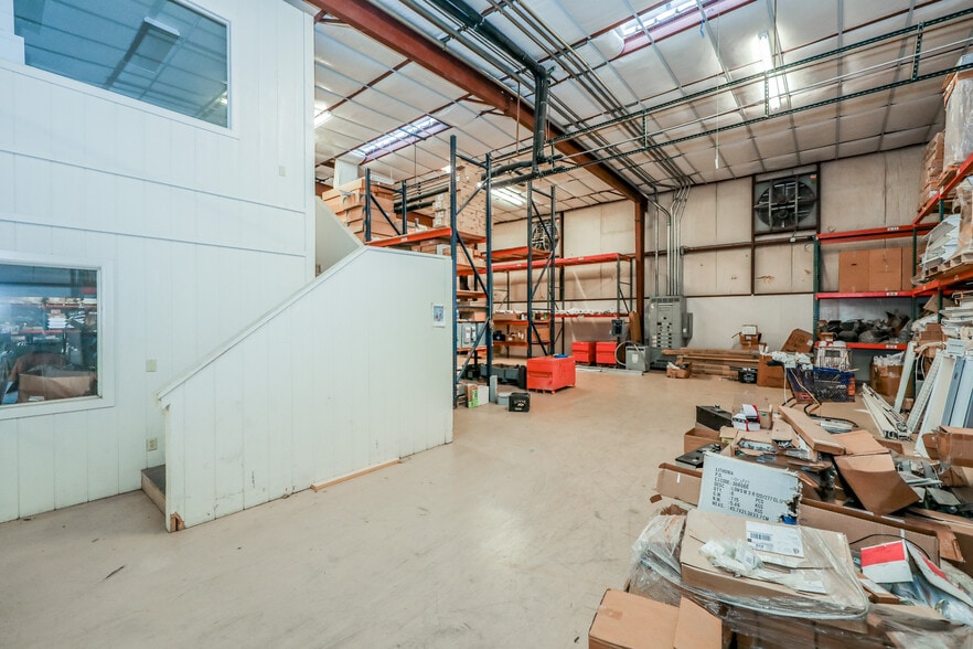 More Photos Of 5809 East Dr, Laredo Warehouse For Sale