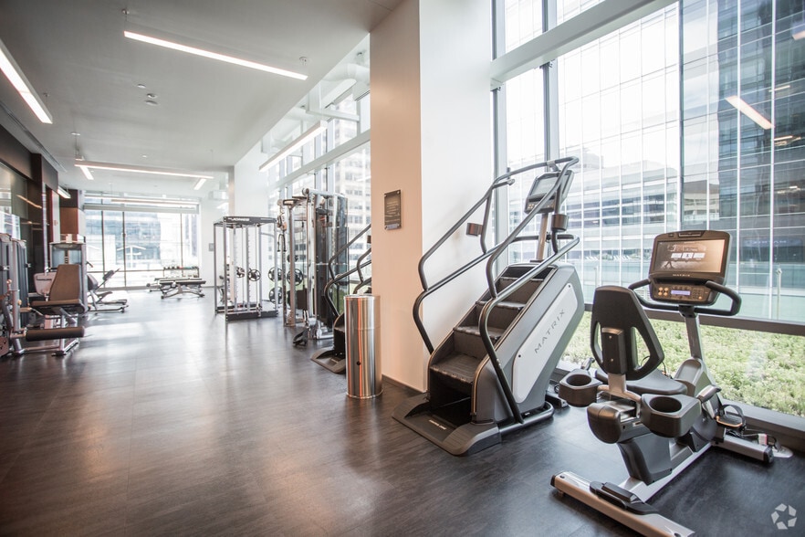 More Photos Of 1800 N Lynn St, Arlington Apartments For Lease