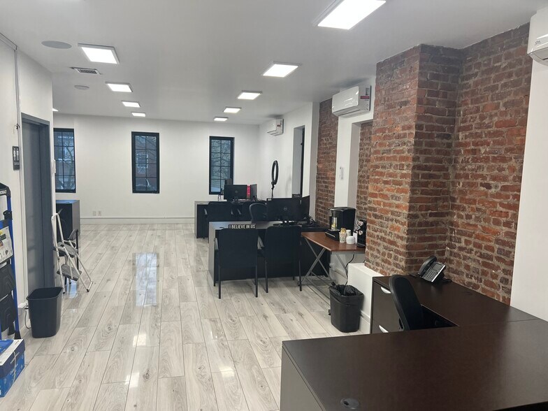 More Photos Of 13531 Kew Gardens Rd, Richmond Hill Office For Sale