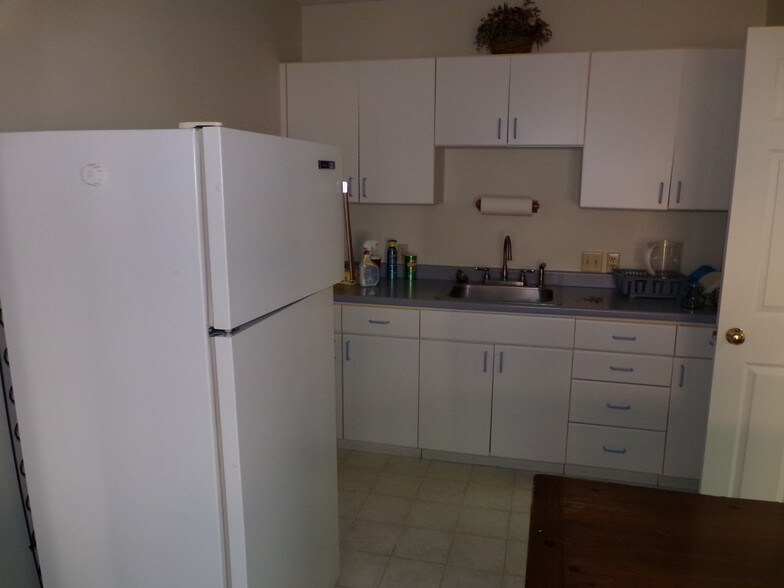 More Photos Of 401 Gilford Ave, Gilford Medical For Sale