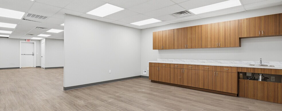 More Photos Of 201 W Westhill Dr, Cleburne Warehouse For Lease