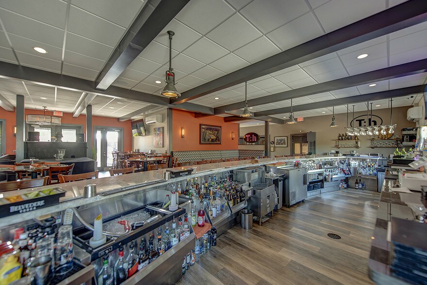 More Photos Of 514 NW Dixie Hwy, Stuart Restaurant For Sale