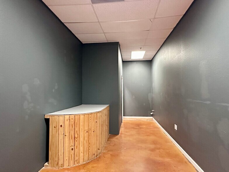 More Photos Of 8142 Shin Oak Dr, San Antonio Unknown For Lease