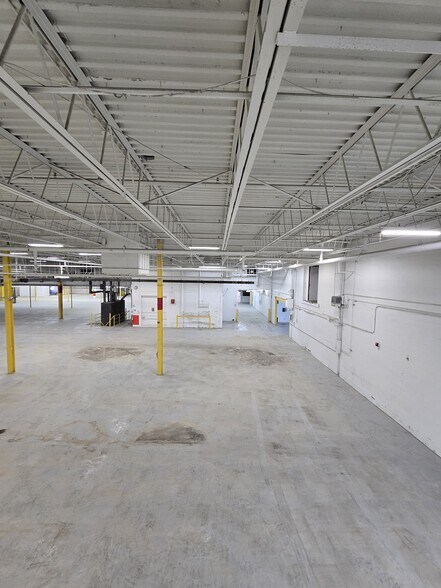More Photos Of 325 Jay St, Coldwater Warehouse For Lease