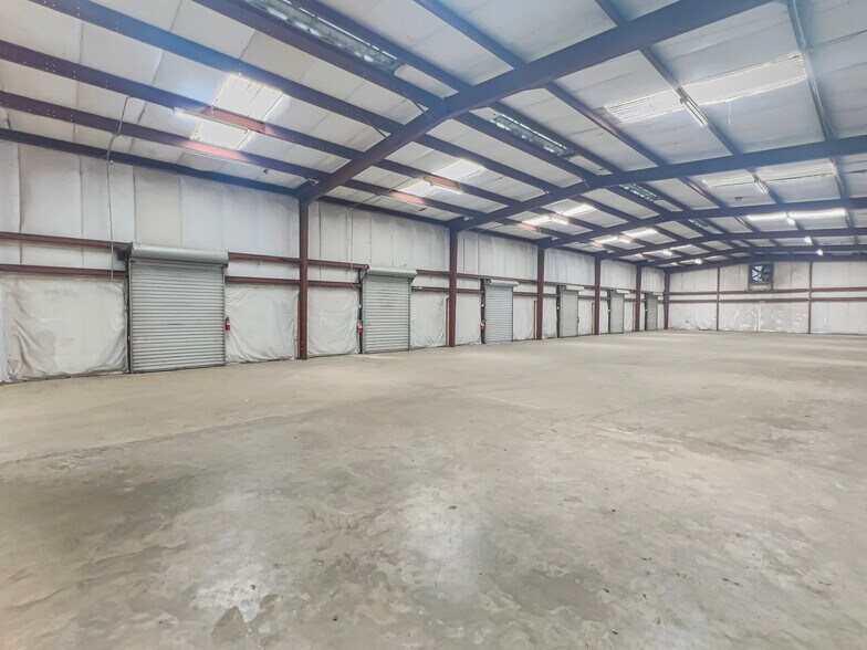 More Photos Of 800 Industrial Cir, Phenix City Distribution For Sale