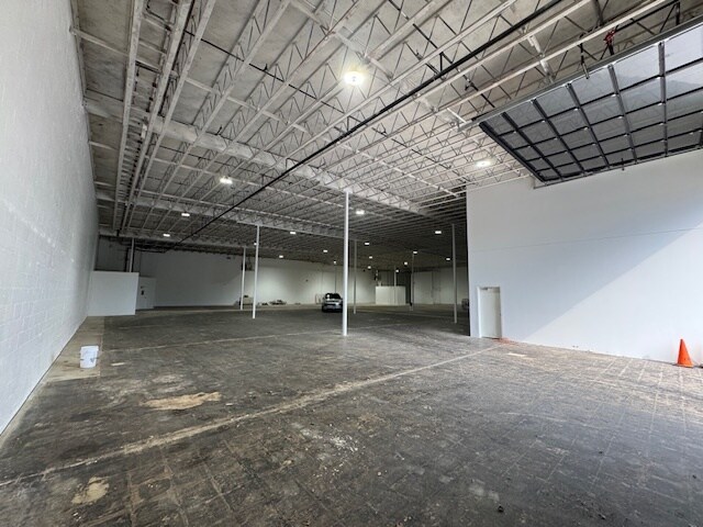 Primary Photo Of 1940 Mission St SE, Salem General Retail For Sale