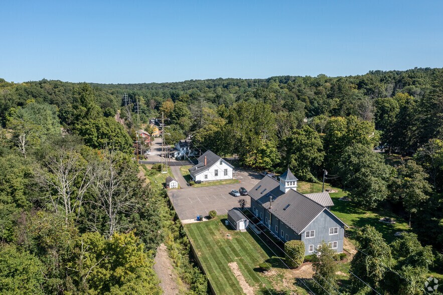 More Photos Of 27 Cannon Rd, Wilton Office For Lease