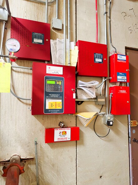 More Photos Of 1400 S Wolf Rd, Wheeling Office For Sale