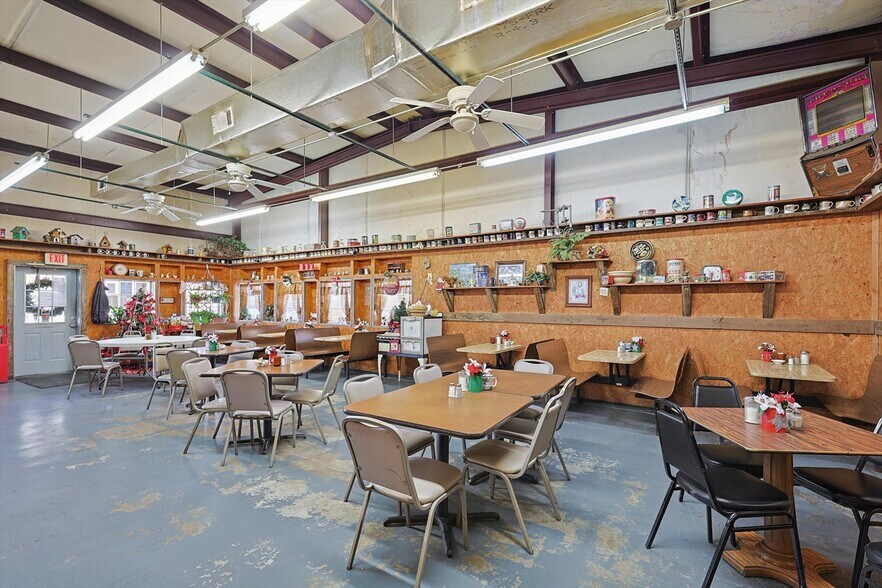 More Photos Of 317 W FM 120, Pottsboro General Retail For Sale