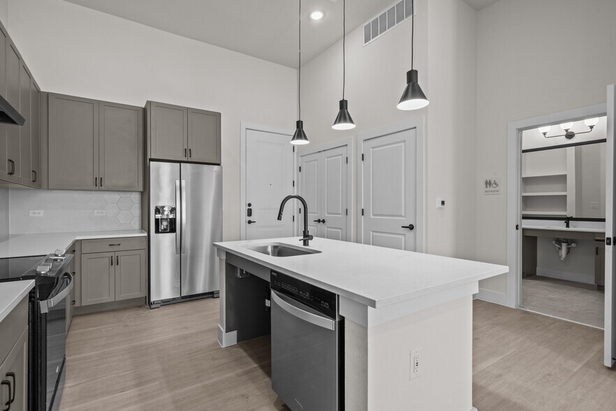 Primary Photo Of 760 Airport Blvd, Austin Apartments For Lease