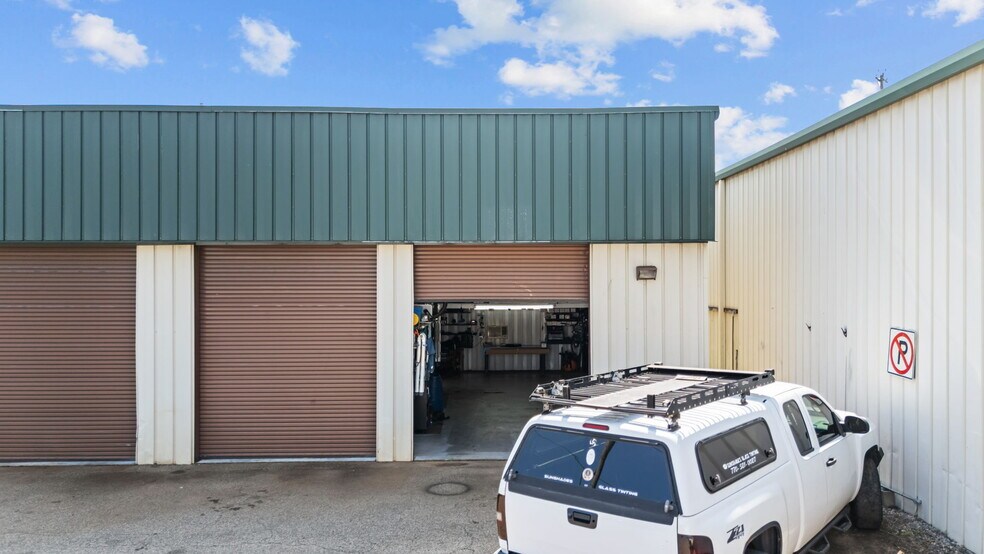 More Photos Of 5280 Atlanta Hwy, Alpharetta Auto Repair For Lease