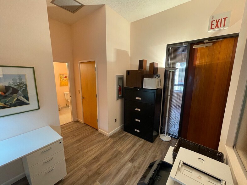 More Photos Of 900 SE Ocean Blvd, Stuart Medical For Lease