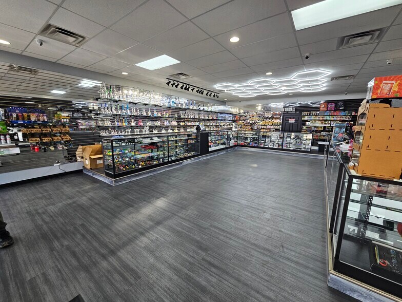 More Photos Of 3118-3148 Singing Hills Blvd, Sioux City Freestanding For Sale