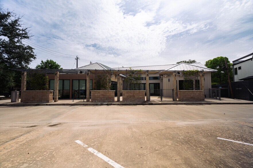 More Photos Of 1124 Usener St, Houston Freestanding For Sale