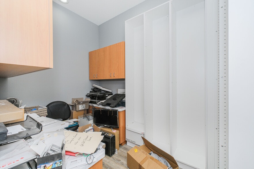 More Photos Of 1944-1952 Richmond Terrace, Staten Island Showroom For Lease