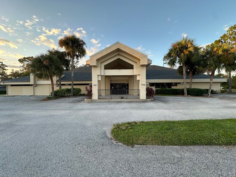 Primary Photo Of 640 S Lake St, Leesburg Medical For Lease