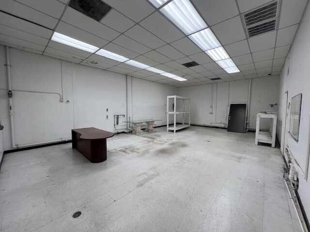 More Photos Of 701 S Frio St, San Antonio Warehouse For Lease