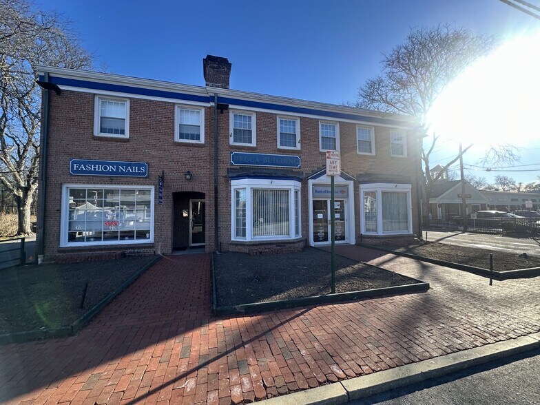 Primary Photo Of 254-256 Katonah Ave, Katonah Bank For Lease