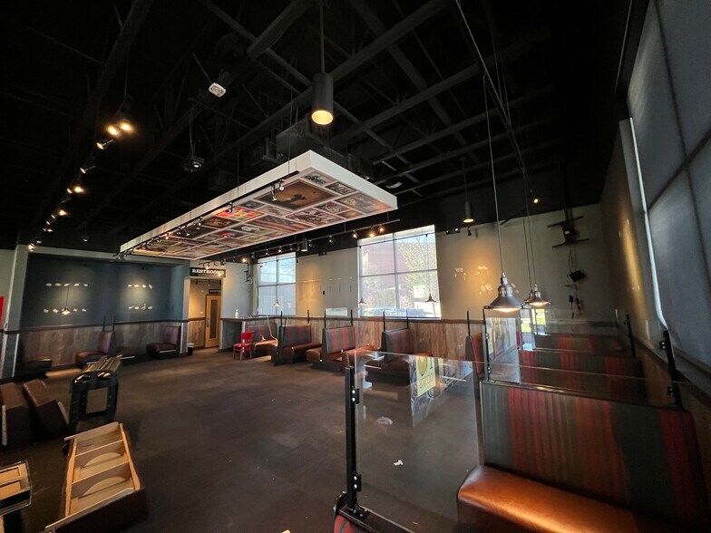 More Photos Of 1762 Galleria Blvd, Franklin Restaurant For Lease