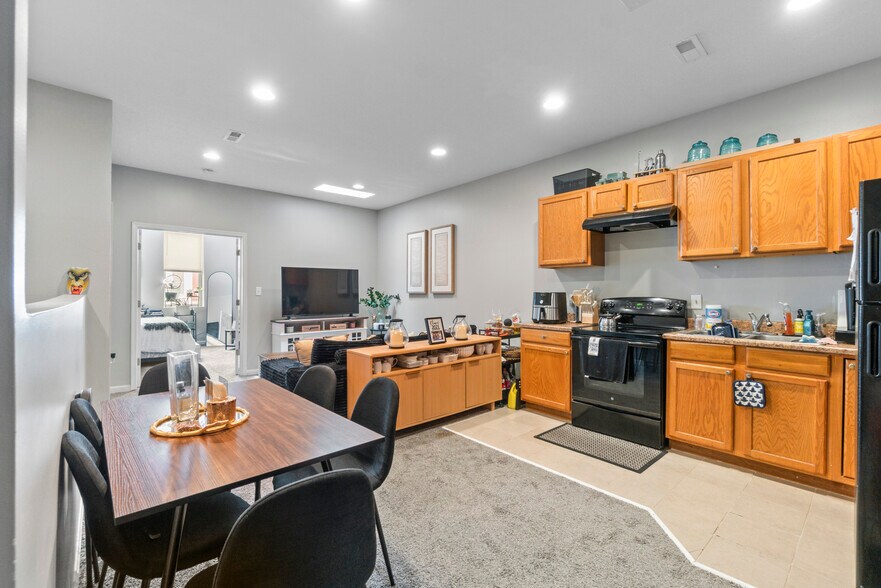 More Photos Of 1918 McCulloh St, Baltimore Apartments For Sale