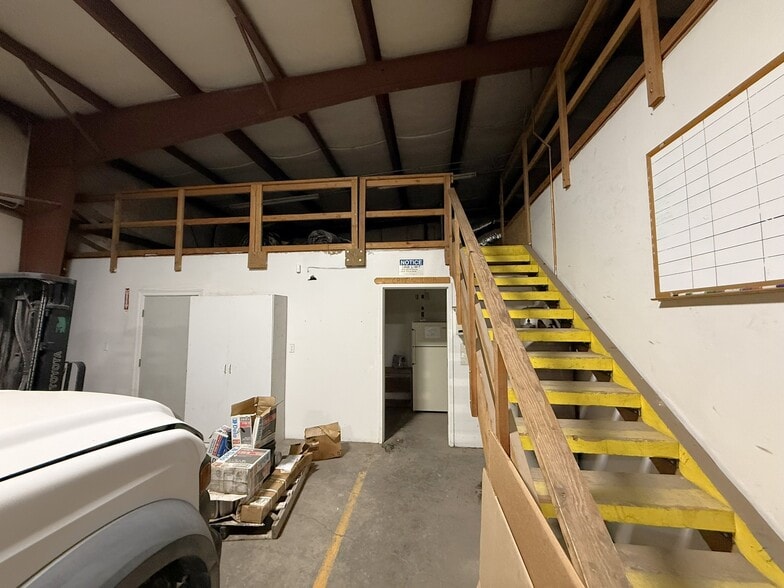 More Photos Of 3344 Washburn Way, Klamath Falls Warehouse For Lease