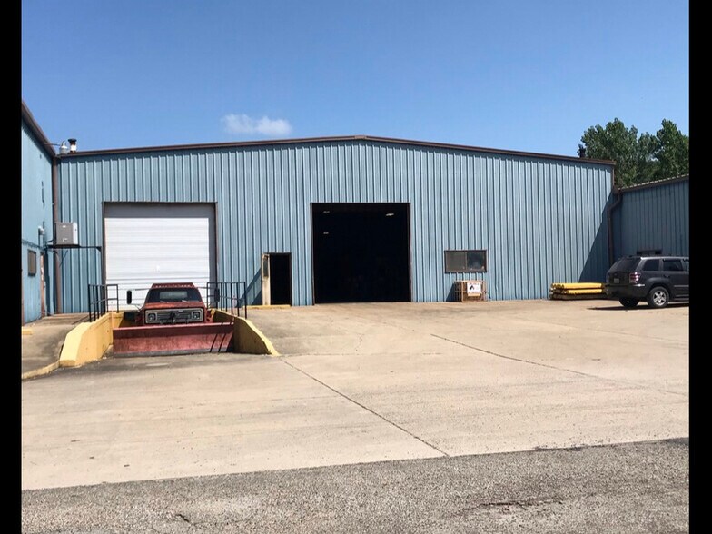 More Photos Of 2005-2009 E Voorhees St, Danville Manufacturing For Lease