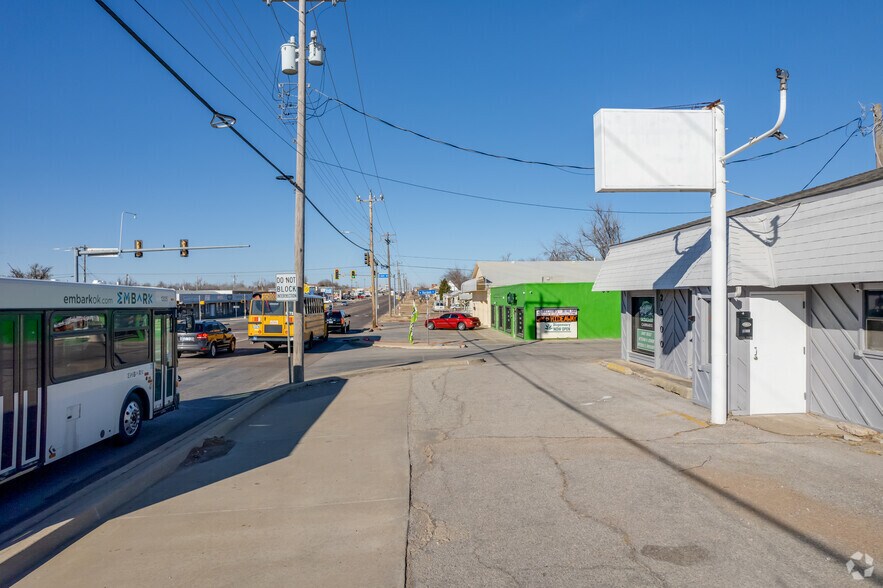 More Photos Of 2300 S Air Depot Blvd, Midwest City Freestanding For Lease