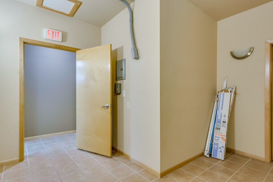 More Photos Of 2734-2751 London Rd, Eau Claire Storefront Retail Office For Sale