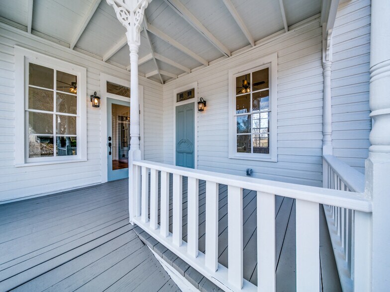 More Photos Of 824 5a-2 High St, Comfort Medical For Sale