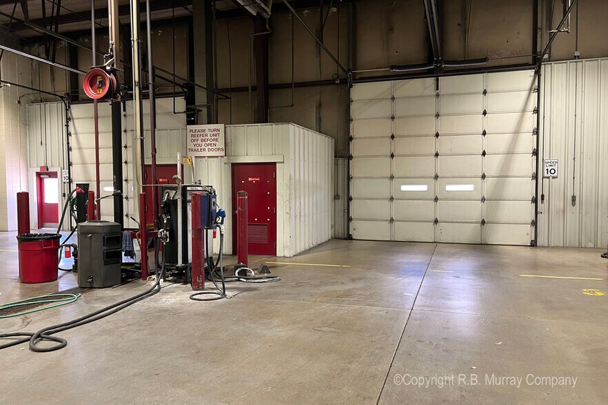 More Photos Of 2813 N Neergard Ave, Springfield Truck Terminal For Sale