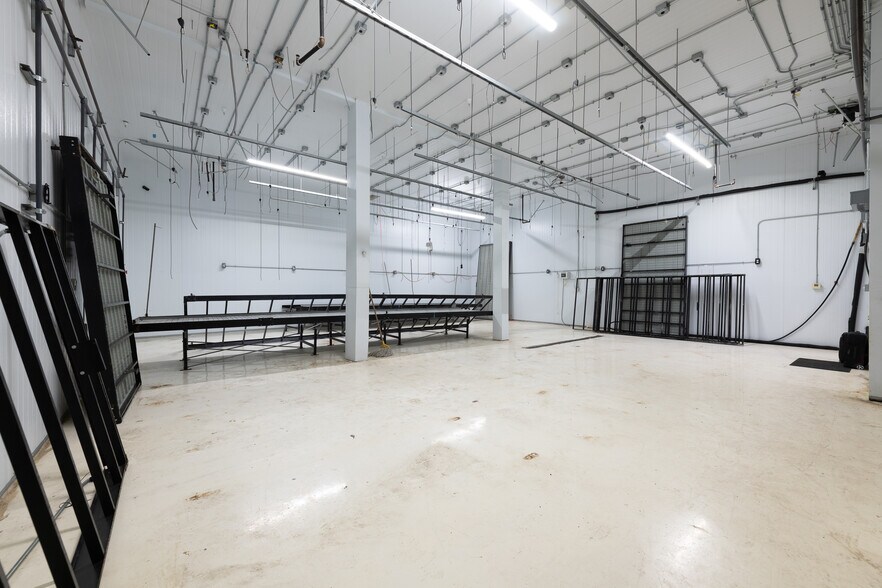 More Photos Of 197 E Jefferson Blvd, Los Angeles Warehouse For Sale