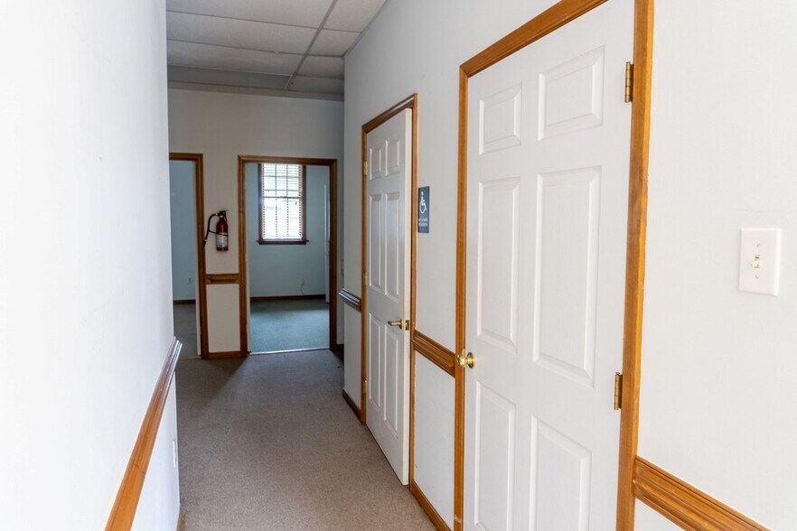 More Photos Of 4794 Finlay St, Richmond Office For Sale