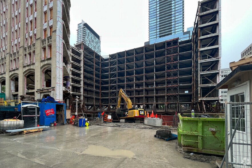 More Photos Of 481 University Av, Toronto Apartments For Lease