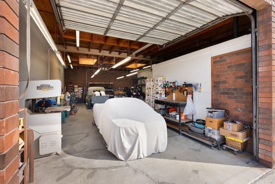 More Photos Of 17702-17722 Metzler Ln, Huntington Beach Service For Sale