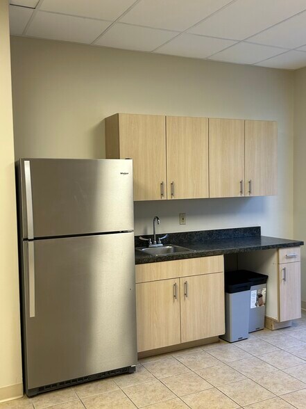 More Photos Of 1700 McMullen Booth Rd, Clearwater Unknown For Lease