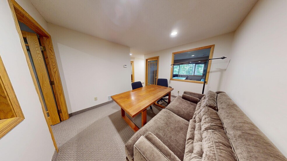 More Photos Of 3250-3254 Rice St, Saint Paul Office For Sale
