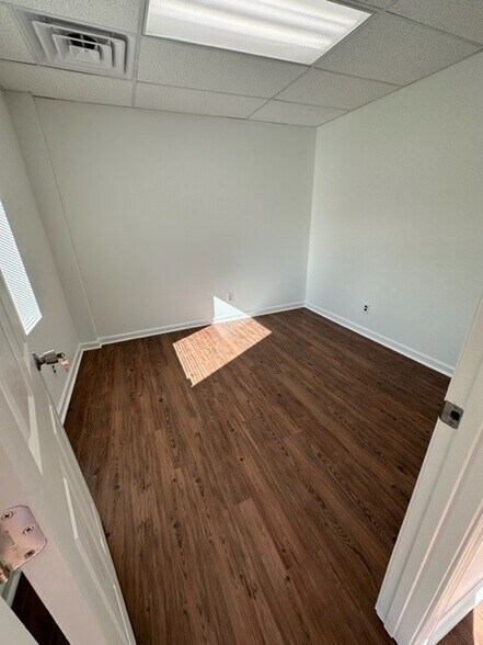 More Photos Of 1484 Lake City Industrial Ct, Morrow Flex For Sale