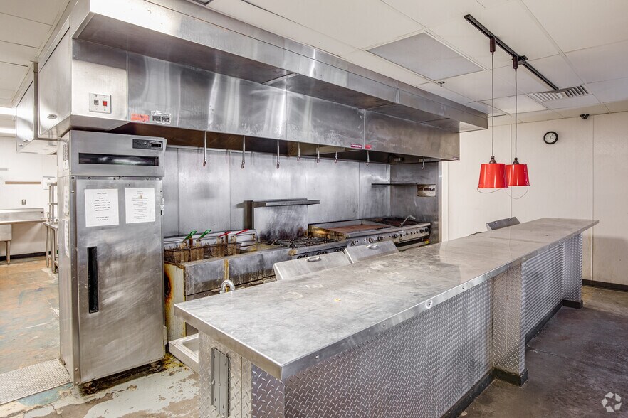 More Photos Of 11275 W Broad St, Glen Allen Unknown For Lease