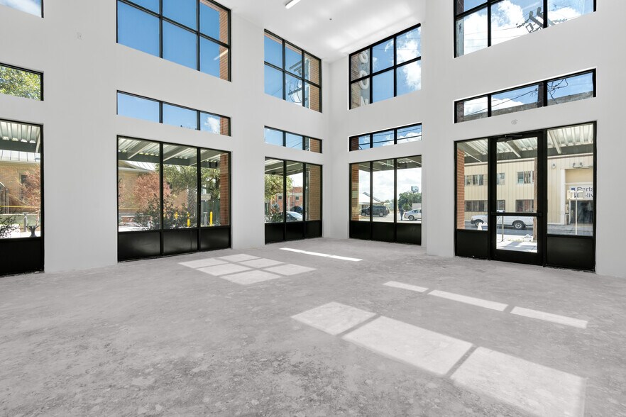 Primary Photo Of 923 E Carson St, San Antonio Apartments For Lease
