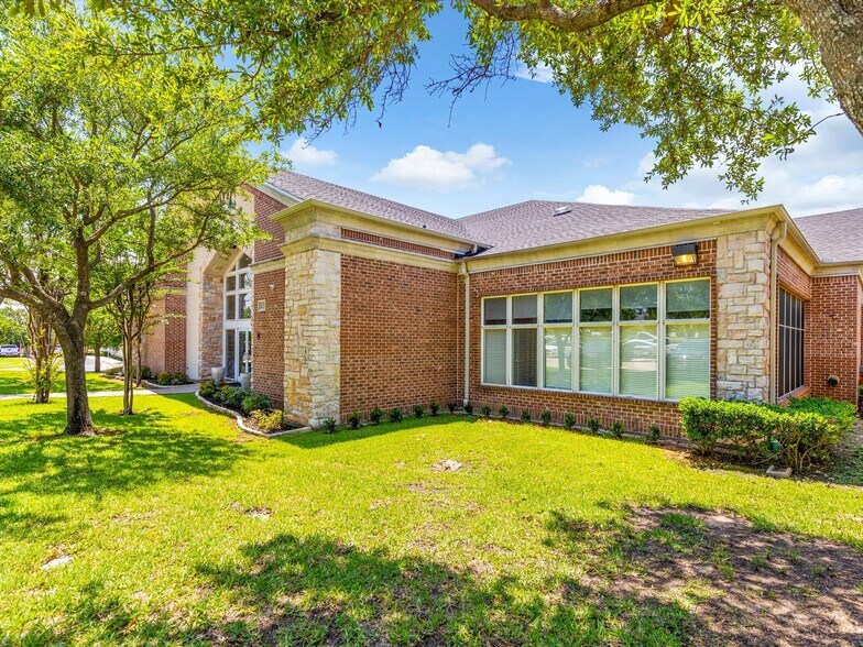 More Photos Of 425 E Southlake Blvd, Southlake Loft Creative Space For Lease