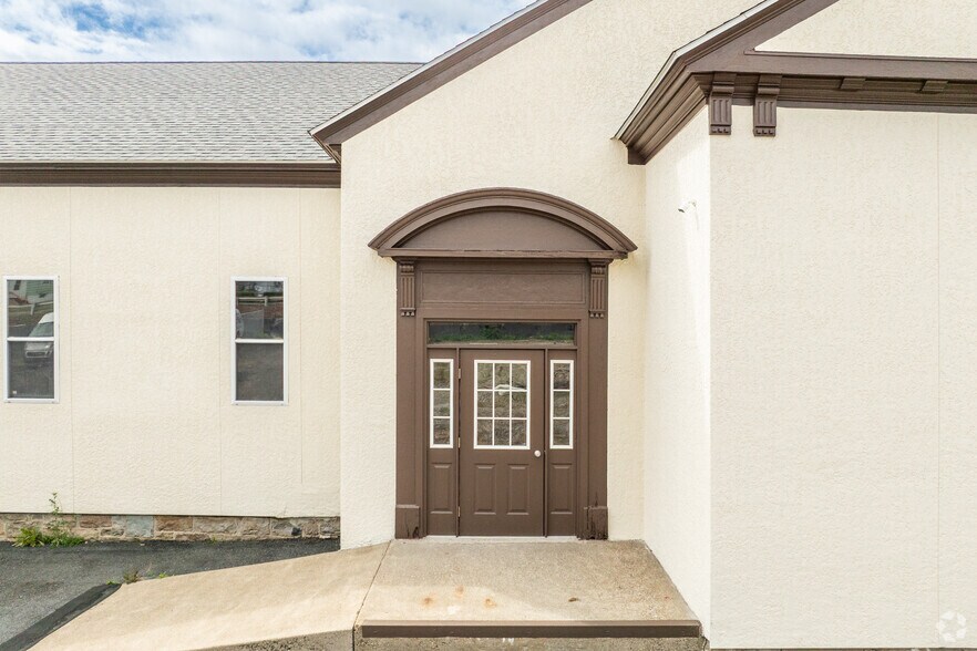 More Photos Of 1934 PA-940, Freeland Medical For Lease