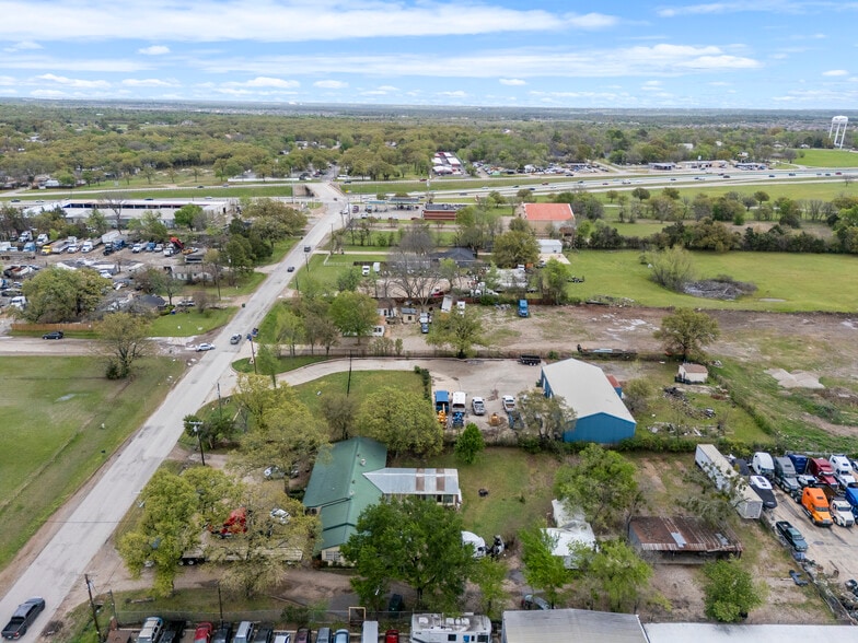 More Photos Of 303-A W Simonds, Seagoville Manufacturing For Sale