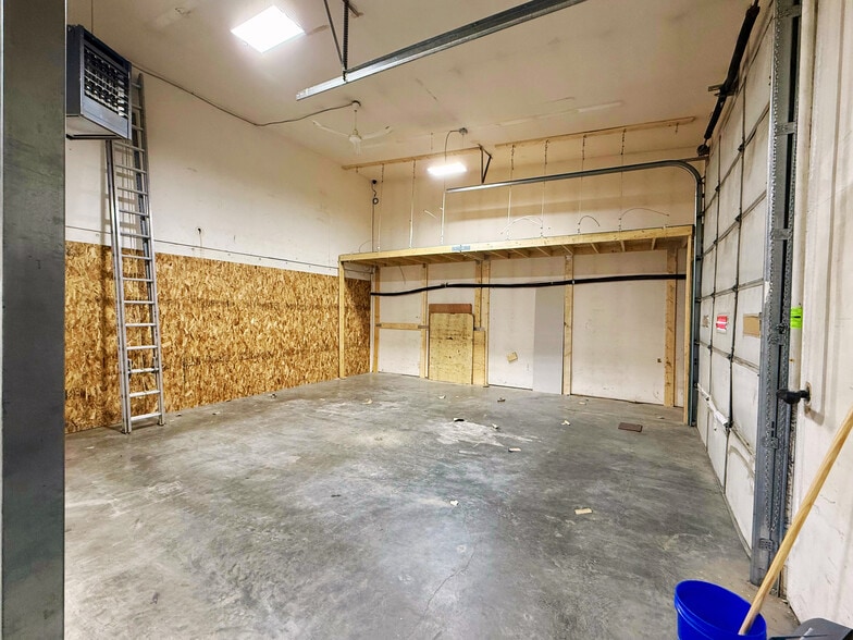 More Photos Of 4004 97th St NW, Edmonton Flex For Sale