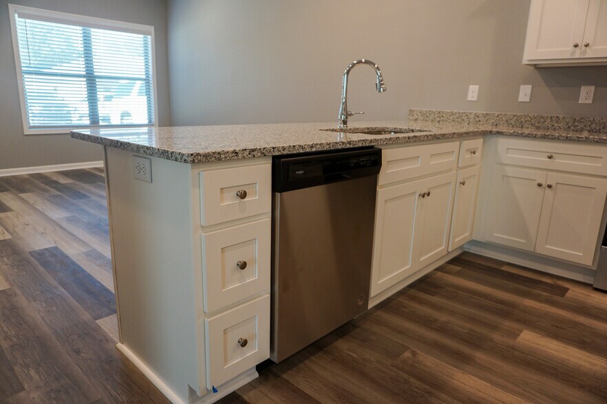 More Photos Of 404 W Matthews St, Brookland Apartments For Sale