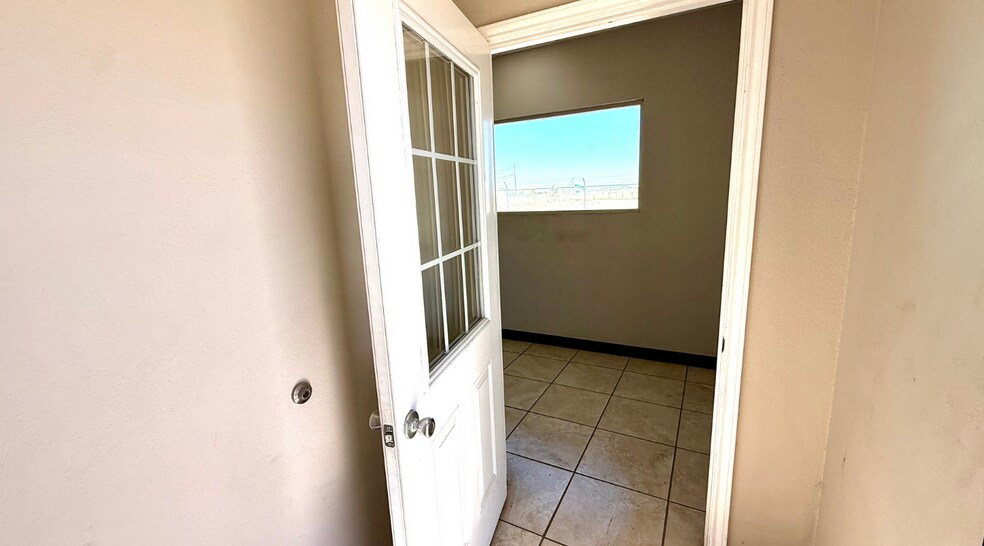 More Photos Of 12920 TX-191 Frontage, Midland Flex For Lease