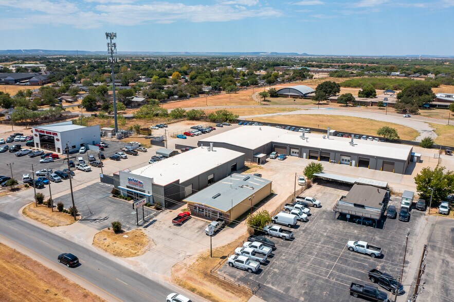 More Photos Of 1580 S Clack St, Abilene Auto Repair For Sale