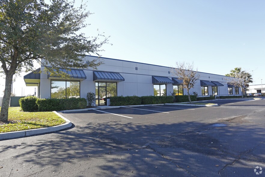 More Photos Of 4033 Tampa Rd, Oldsmar Office For Lease