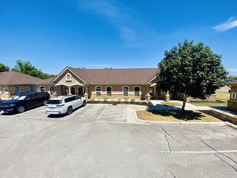 More Photos Of 1619 E Common St, New Braunfels Office For Sale