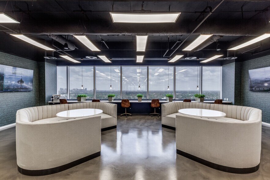 More Photos Of 24 Greenway Plz, Houston Office For Lease