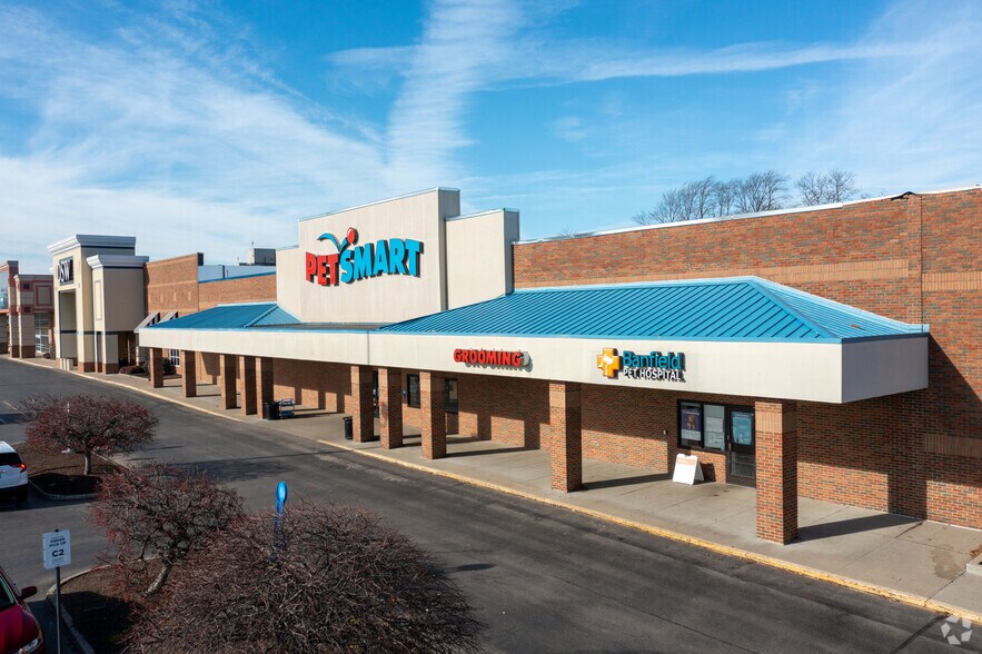 More Photos Of 650 Eastgate South Dr, Cincinnati Storefront For Lease